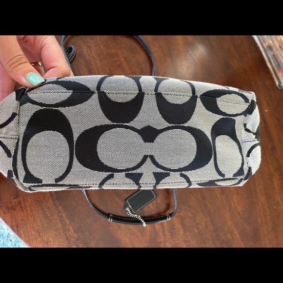 Coach F15112 Signature Tote - Picture 5 of 7